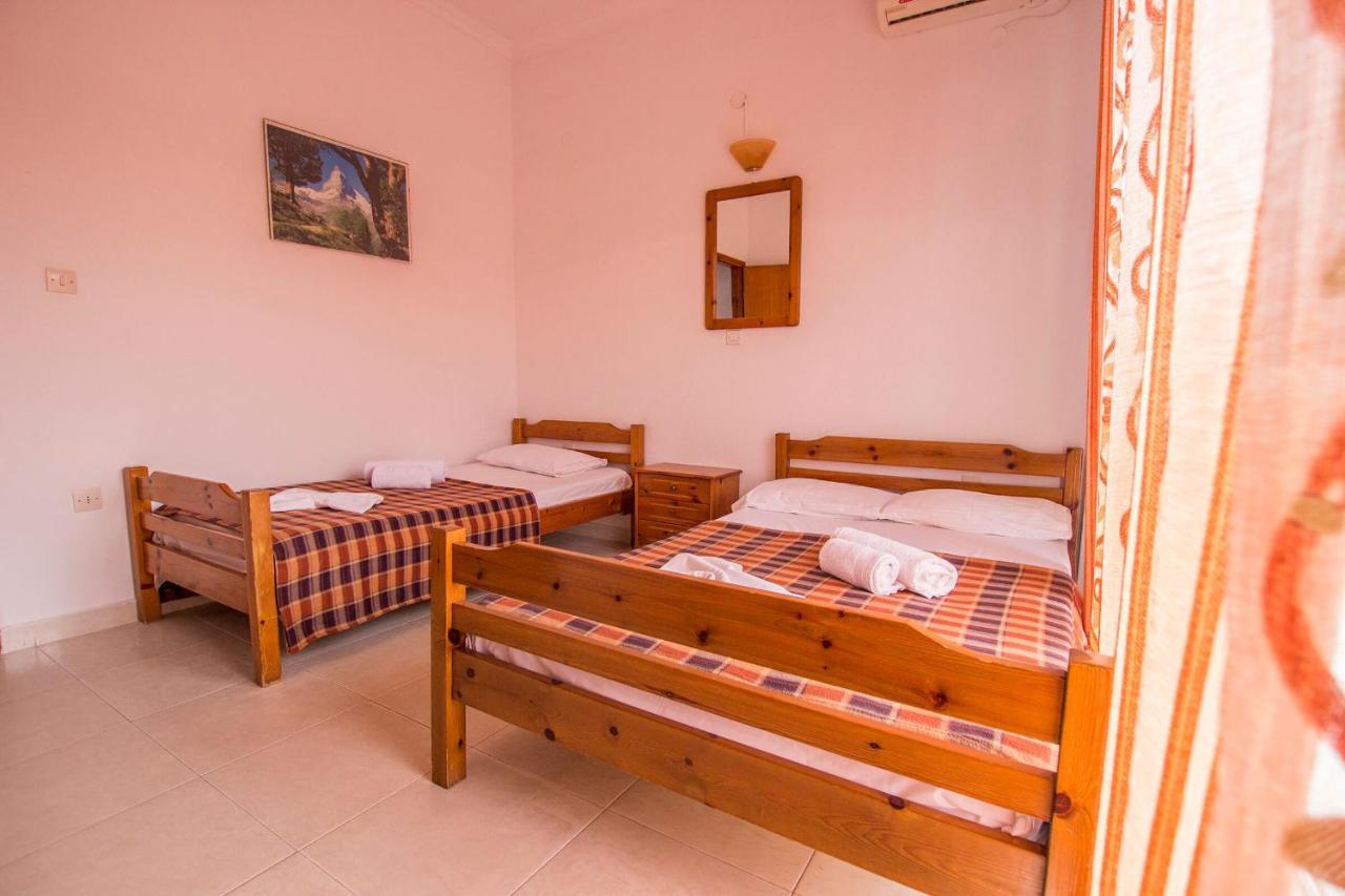 George Laz Rooms Nea Vrasna Luaran gambar