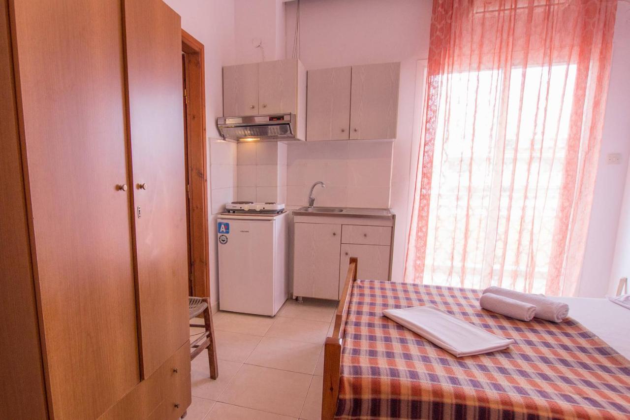 George Laz Rooms Nea Vrasna Luaran gambar