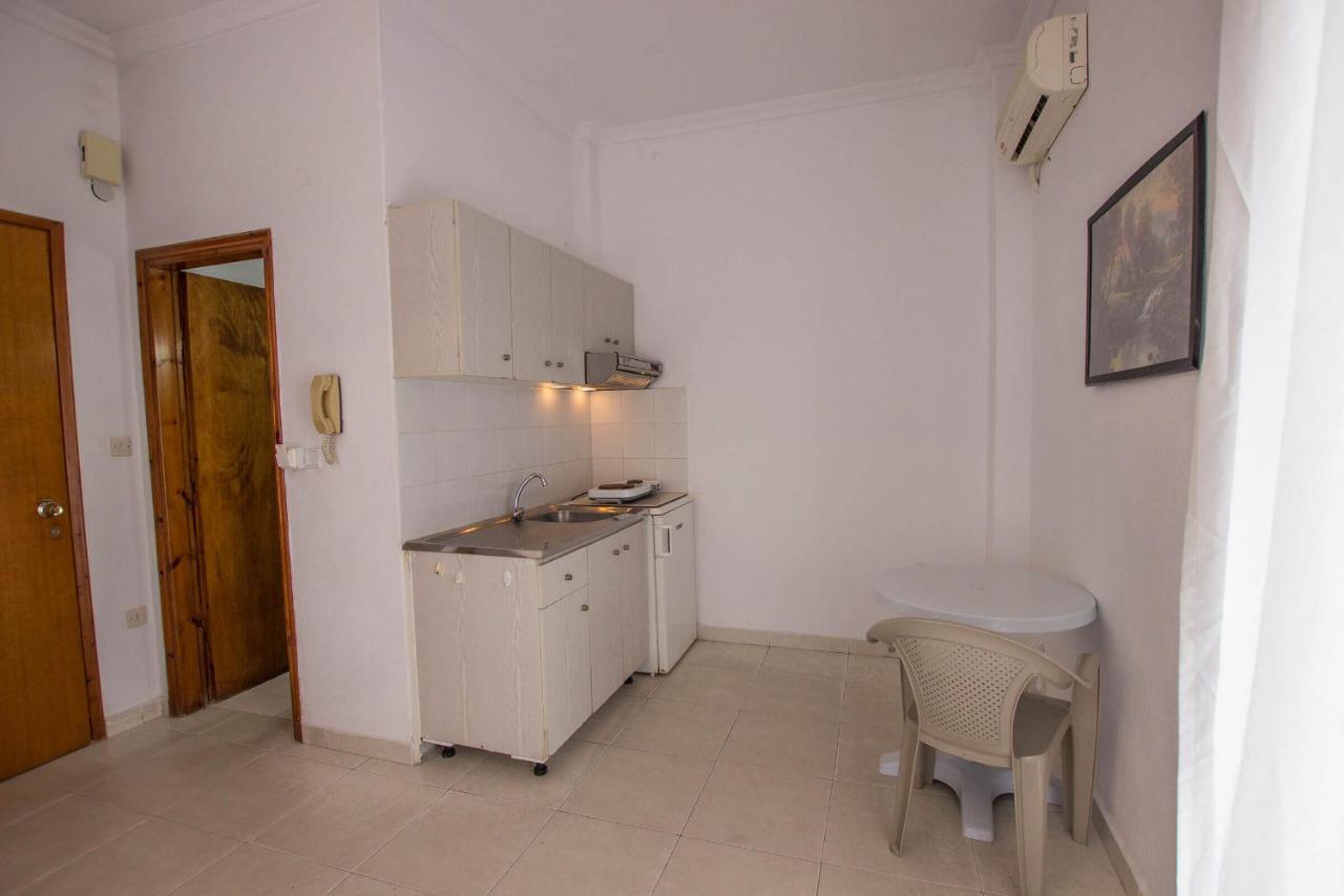 George Laz Rooms Nea Vrasna Luaran gambar